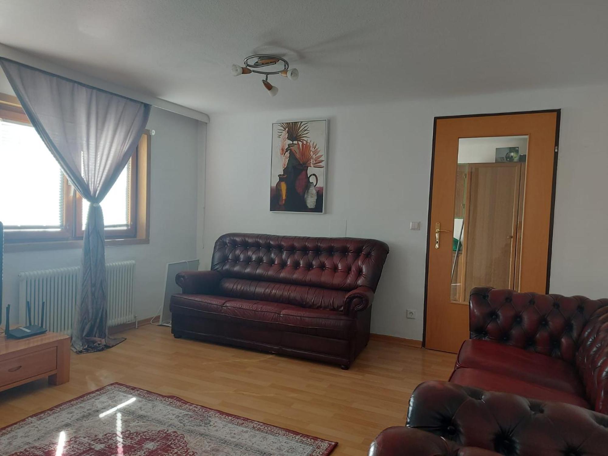 Ferienhaus 2 Bedrooms, 2 Baths House With A Living An Upstairs Reception Rea