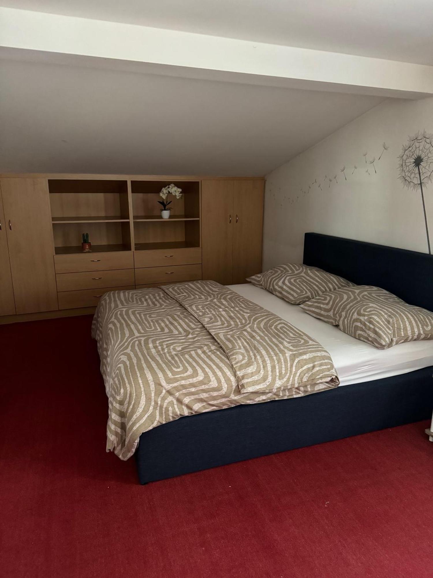 Ferienhaus 2 Bedrooms, 2 Baths House With A Living An Upstairs Reception Rea *