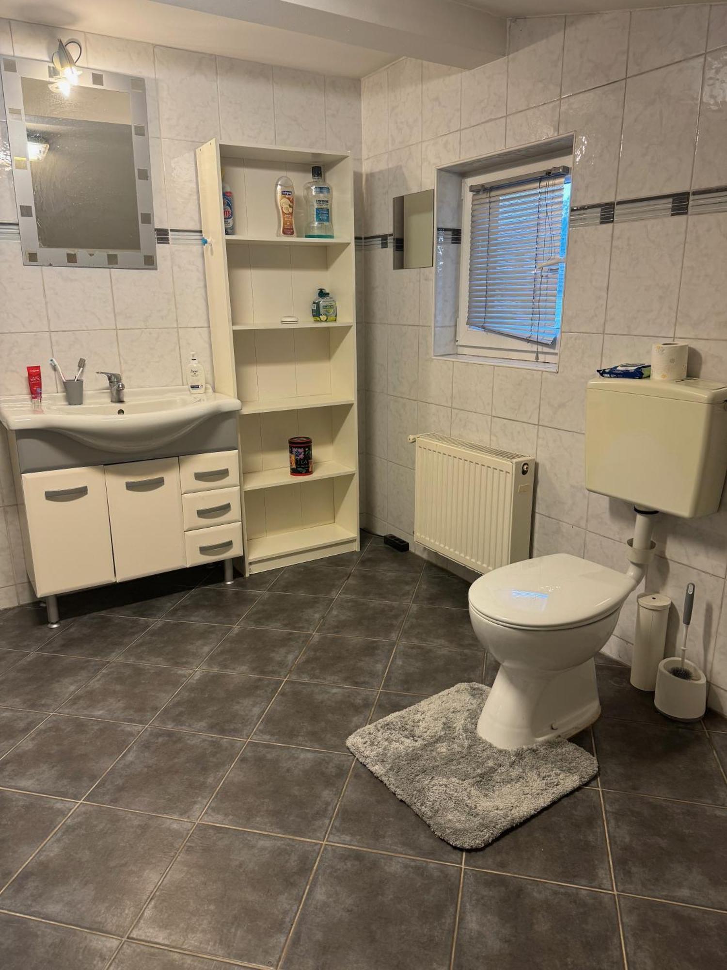 2 Bedrooms, 2 Baths House With A Living An Upstairs Reception Rea Wien
