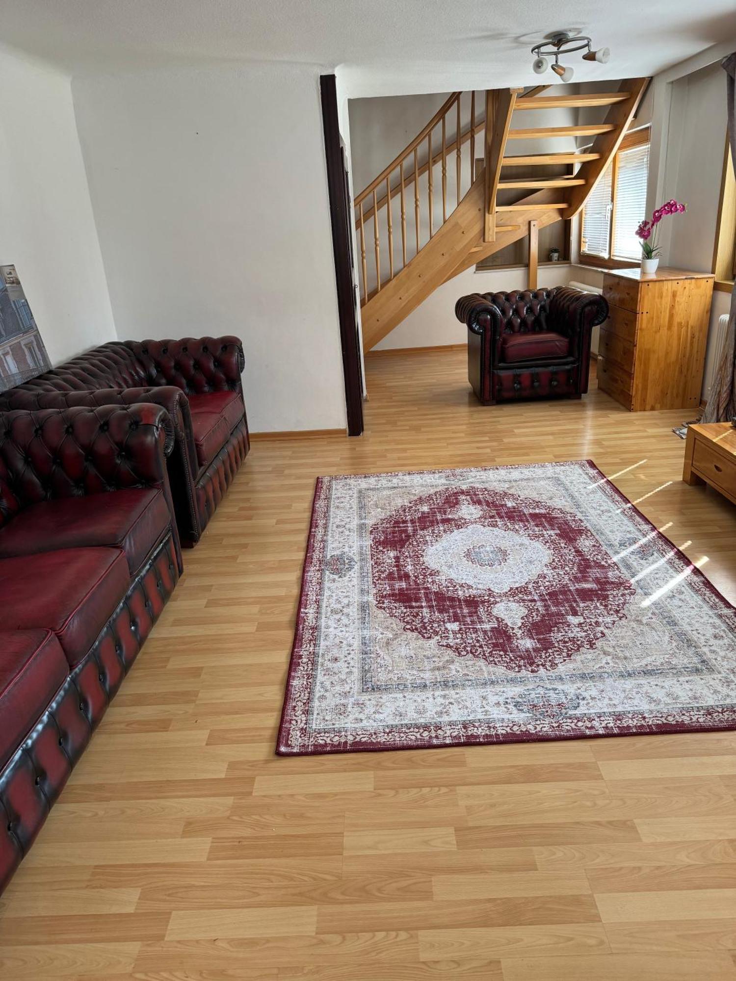2 Bedrooms, 2 Baths House With A Living An Upstairs Reception Rea Wien